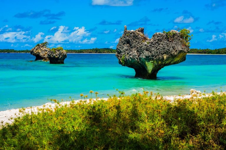 Pantai Batu Hati – Romantisme Alam di Ujung Timor