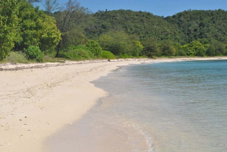 Pantai Laing Lewe